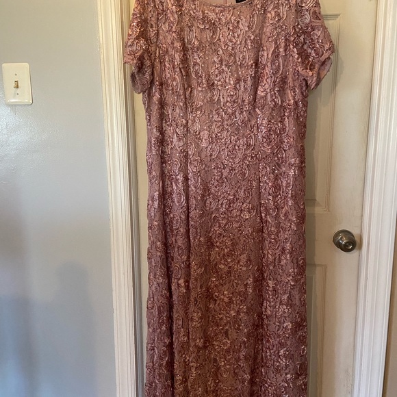 5024 Rose Ruffle Lace Evening Dress